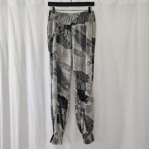 freckle Joggers in Grey & Black Print Women’s Size M